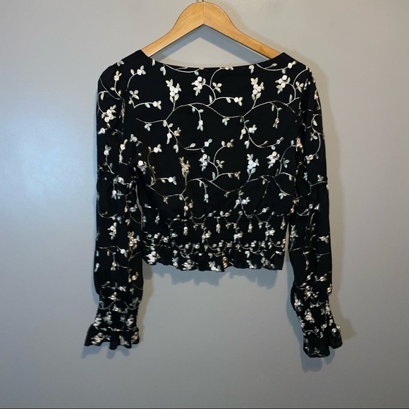 Acoa Chiffon Embroidered Floral cropped button down blouse - Picture 4 of 6